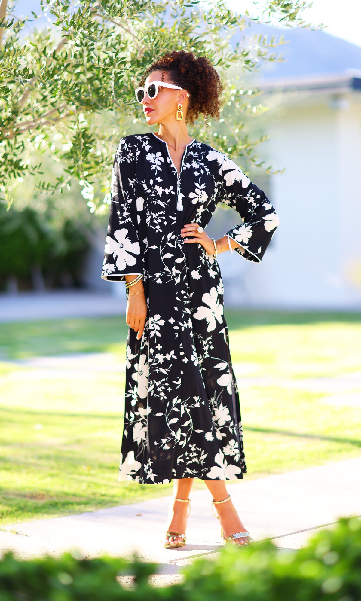 Holly —  Black & White Floral Edition